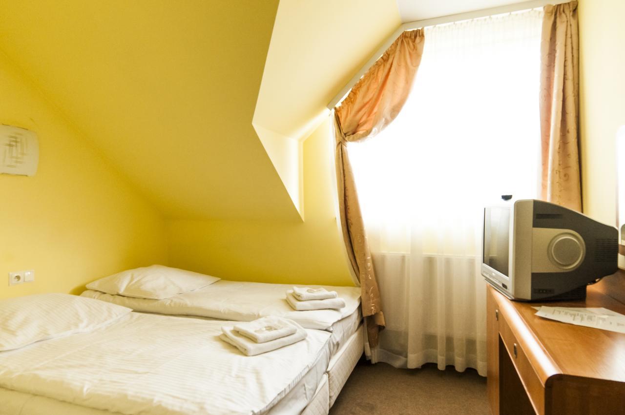 Hotel Olenka Szydlowiec Extérieur photo